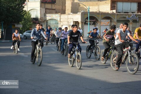 همايش دوچرخه‌سواری به‌مناسبت هفته صنایع دستی در یزد