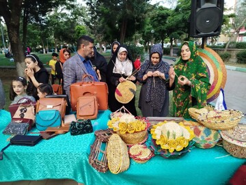 برگزاری نمایشگاه یک روزه صنایع‌دستی در شهرستان مرند