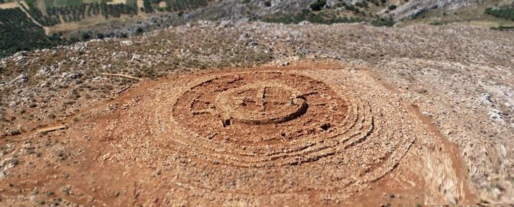 سازه عجیبی هنگام خاکبرداری پروژه فرودگاهی در یونان کشف شد