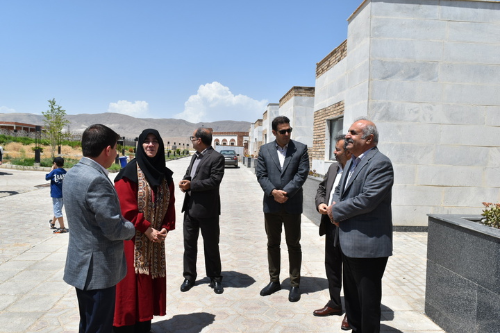 بازدید معاون صنایع‌دستی کشور از مجتمع خدمات‌ رفاهی و بازارچه دائمی صنایع‌دستی در بجنورد