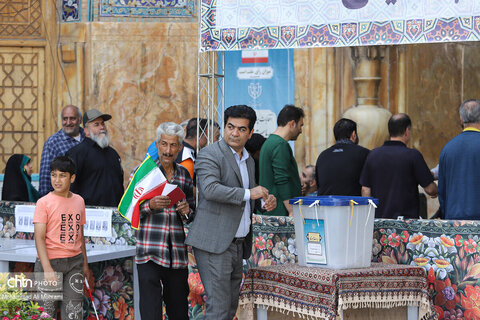 انتخابات ریاست جمهوری در میدان امام (ره) نقش جهان
