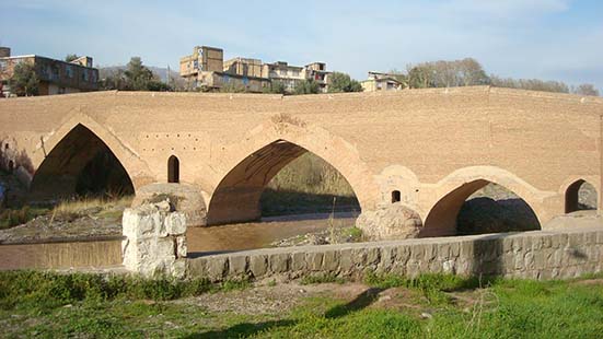 قلعه‌ها و پل‌های تاریخی گیلان با سازه‌های قجری