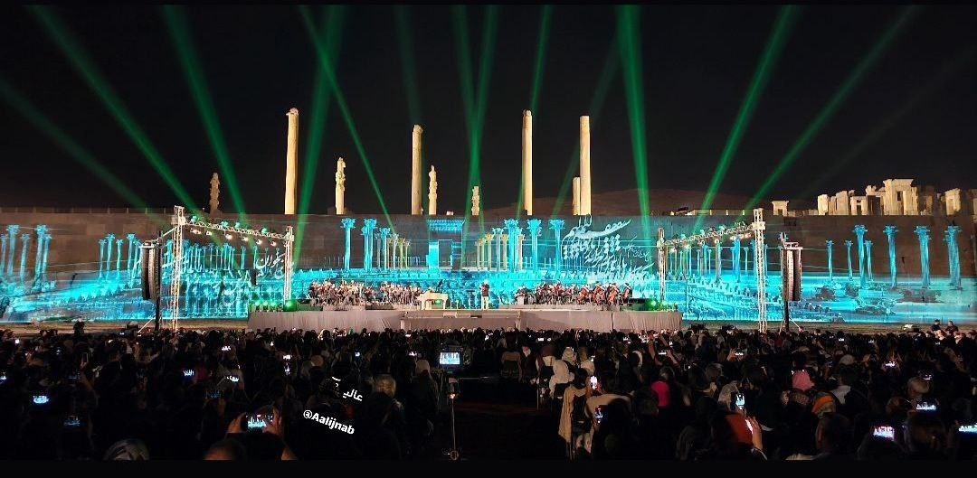 اجرای موفقیتآمیز کنسرت علیرضا قربانی در تختجمشید + عکس