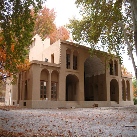 باغ جهانی پهلوان‌پور مهریز؛ یک نمونه زیبا از باغ‌های اصیل ایرانی