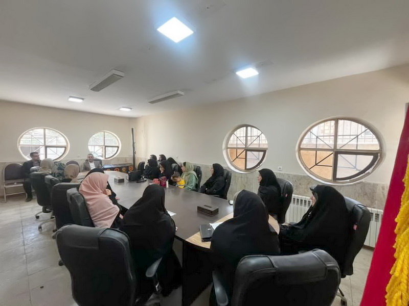 کارگاه آموزشی مدیریت تولید و بازاریابی در آوج برگزار شد