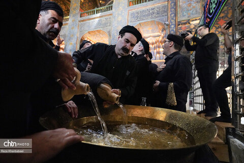 آیین سنتی طشت گذاری در پایگاه میراث جهانی شیخ صفی الدین اردبیلی