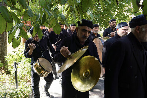 آیین سنتی طشت گذاری در پایگاه میراث جهانی شیخ صفی الدین اردبیلی