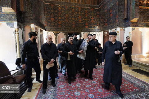 آیین سنتی طشت گذاری در پایگاه میراث جهانی شیخ صفی الدین اردبیلی