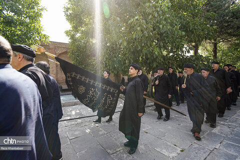 آیین سنتی طشت گذاری در پایگاه میراث جهانی شیخ صفی الدین اردبیلی