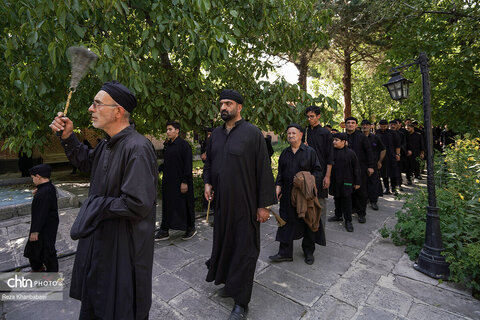 آیین سنتی طشت گذاری در پایگاه میراث جهانی شیخ صفی الدین اردبیلی