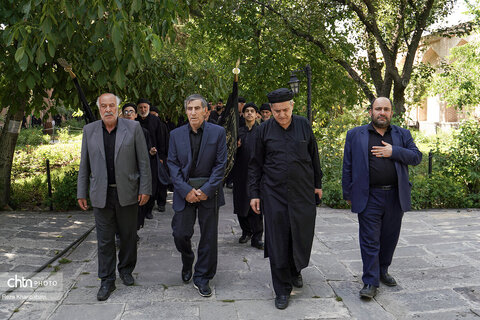 آیین سنتی طشت گذاری در پایگاه میراث جهانی شیخ صفی الدین اردبیلی