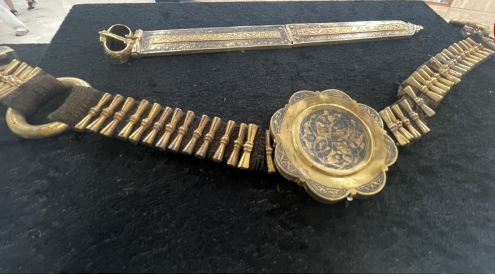 یک کمربند طلایی در شهر قارص ترکیه به نمایش در میآید