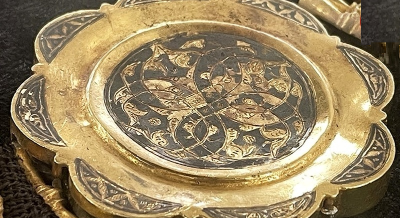 یک کمربند طلایی در شهر قارص ترکیه به نمایش در میآید