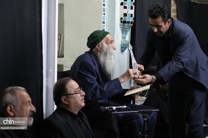 باززندهسازی آیینهای عاشورایی شوشتر/ پیرغلامان حسینی شهرستان تجلیل شدند