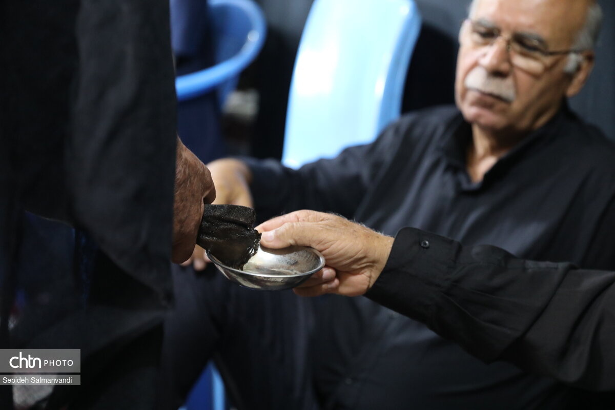 باززندهسازی آیینهای عاشورایی شوشتر/ پیرغلامان حسینی شهرستان تجلیل شدند