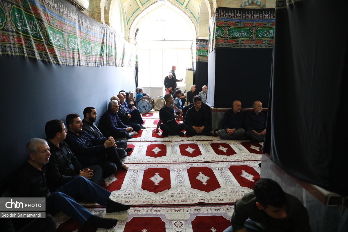باززندهسازی آیینهای عاشورایی شوشتر/ پیرغلامان حسینی شهرستان تجلیل شدند