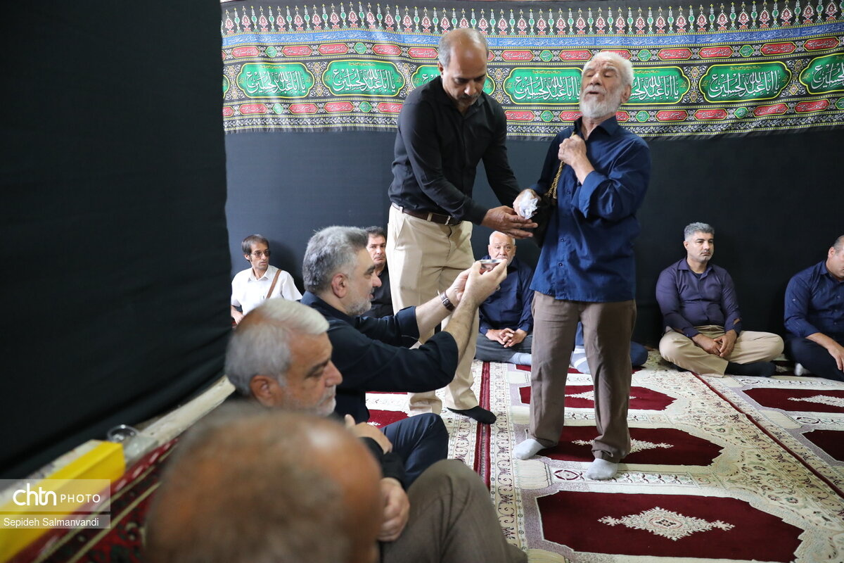 باززندهسازی آیینهای عاشورایی شوشتر/ پیرغلامان حسینی شهرستان تجلیل شدند