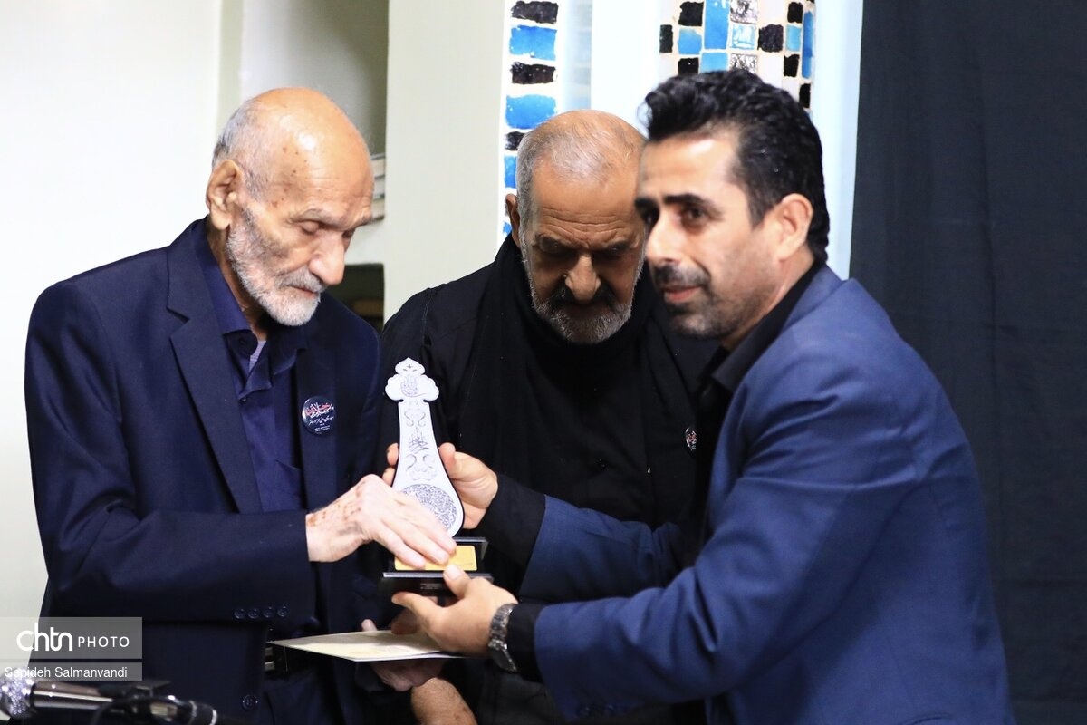 باززندهسازی آیینهای عاشورایی شوشتر/ پیرغلامان حسینی شهرستان تجلیل شدند