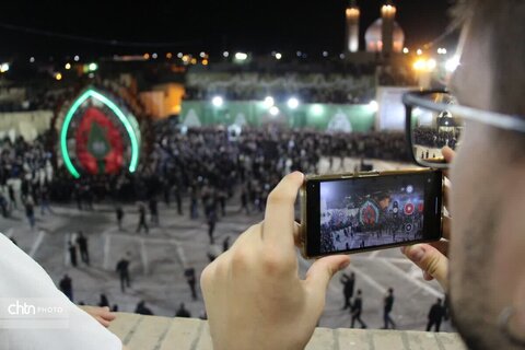 حضور گردشگران خارجی در مراسم شب و ظهر عاشورای حسینی شهرستان اردکان