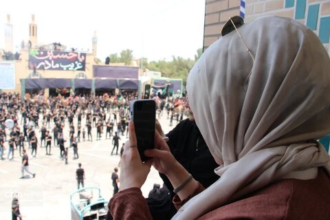 حضور گردشگران خارجی در مراسم شب و ظهر عاشورای حسینی شهرستان اردکان