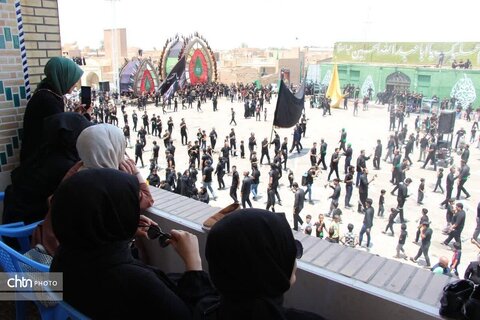 حضور گردشگران خارجی در مراسم شب و ظهر عاشورای حسینی شهرستان اردکان