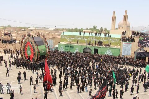 حضور نماینده مردم اردکان و مدیر کل میراث فرهنگی، گردشگری و صنایع دستی استان یزد در مراسم عاشورای حسینی حسینیه کوشکنو اردکان