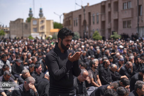 اقامه نماز ظهر عاشورا در اردبیل