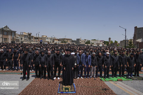 اقامه نماز ظهر عاشورا در اردبیل