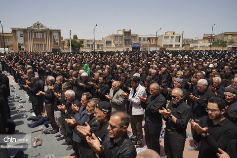 اقامه نماز ظهر عاشورا در اردبیل