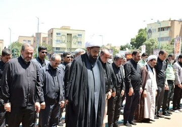 اقامه نماز ظهر عاشورا در میدان تاریخی امام خمینی(ره) همدان