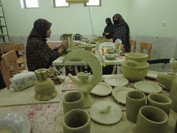 هنرمندانی که خاک را به هنر کیمیا می کنند/ جریان زندگی در روستای جهانی سفال کلپورگان