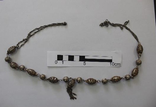 کشف ۲۸ قلم شیء تاریخی مربوط به دورههای اشکانی و ساسانی در استان فارس