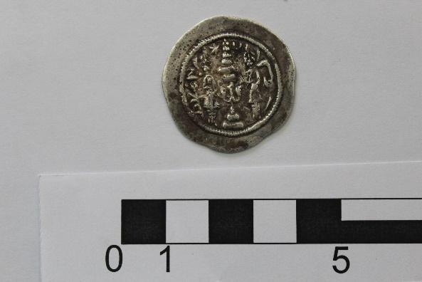 کشف ۲۸ قلم شیء تاریخی مربوط به دورههای اشکانی و ساسانی در استان فارس