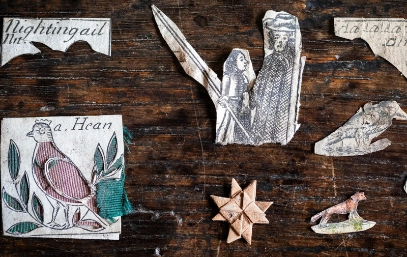 کشف کاردستیهای ۳۰۰ ساله در زیر یک خانه قدیمی