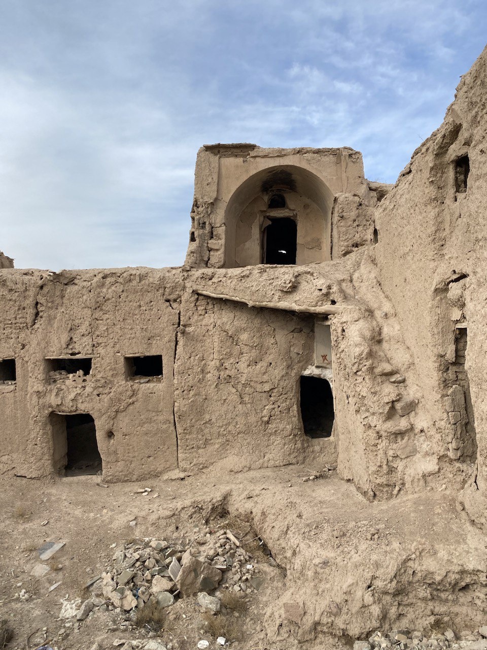 قلعه مرموز دولتآباد، دِژ حفاظت از گذر دامغان