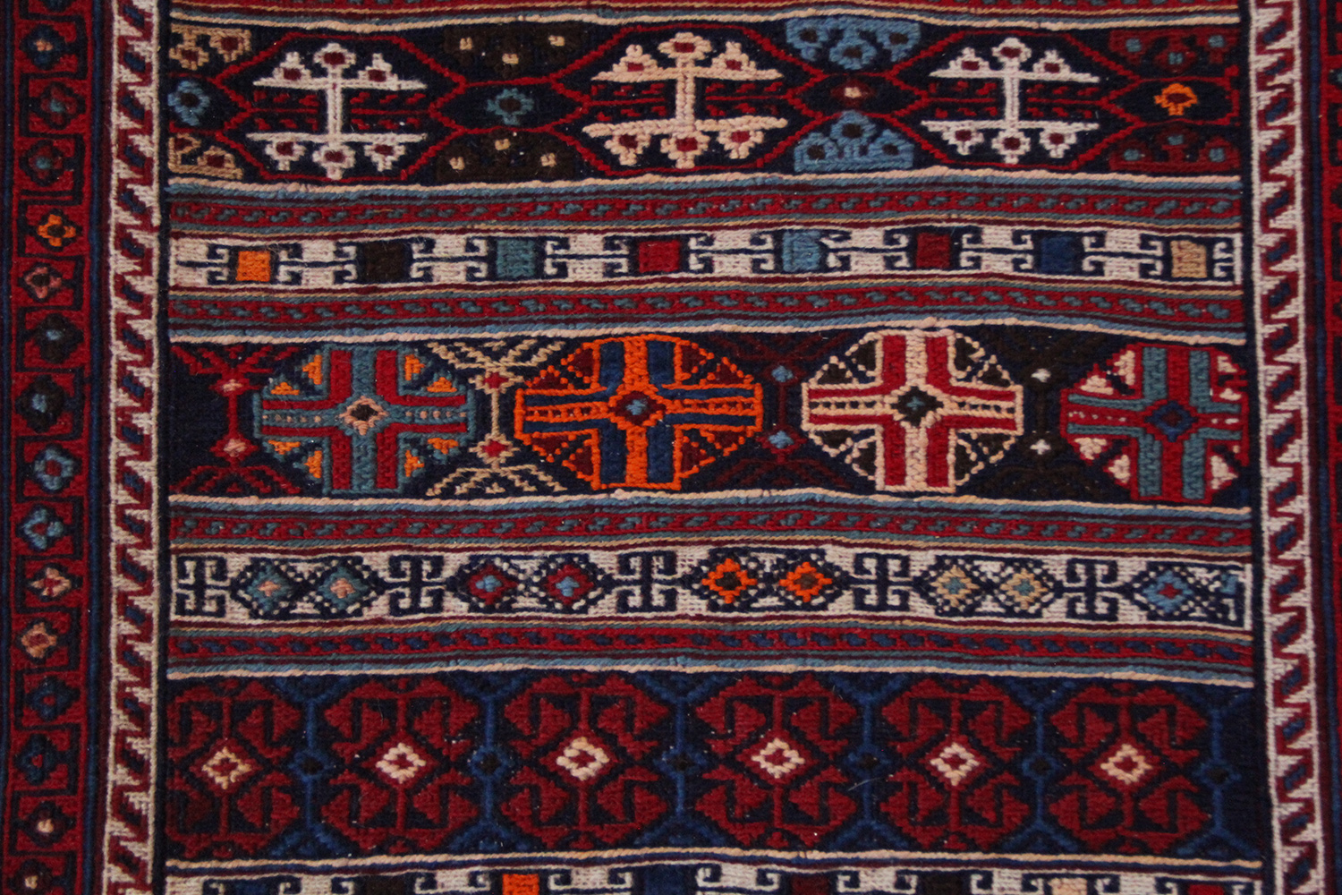 طرح و نقش راه یا محرمات از دیرباز تا کنون در گلیمبافی