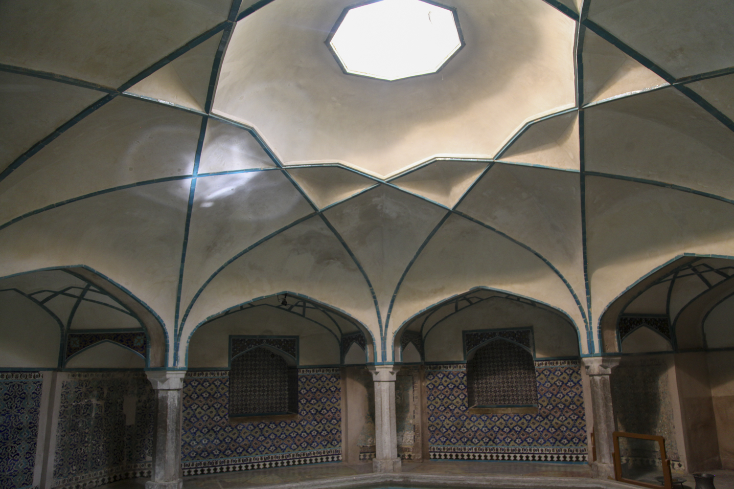 حمام گنجعلیخان نمادی از زیبایی هنر و معماری عصر صفویه در کرمان است