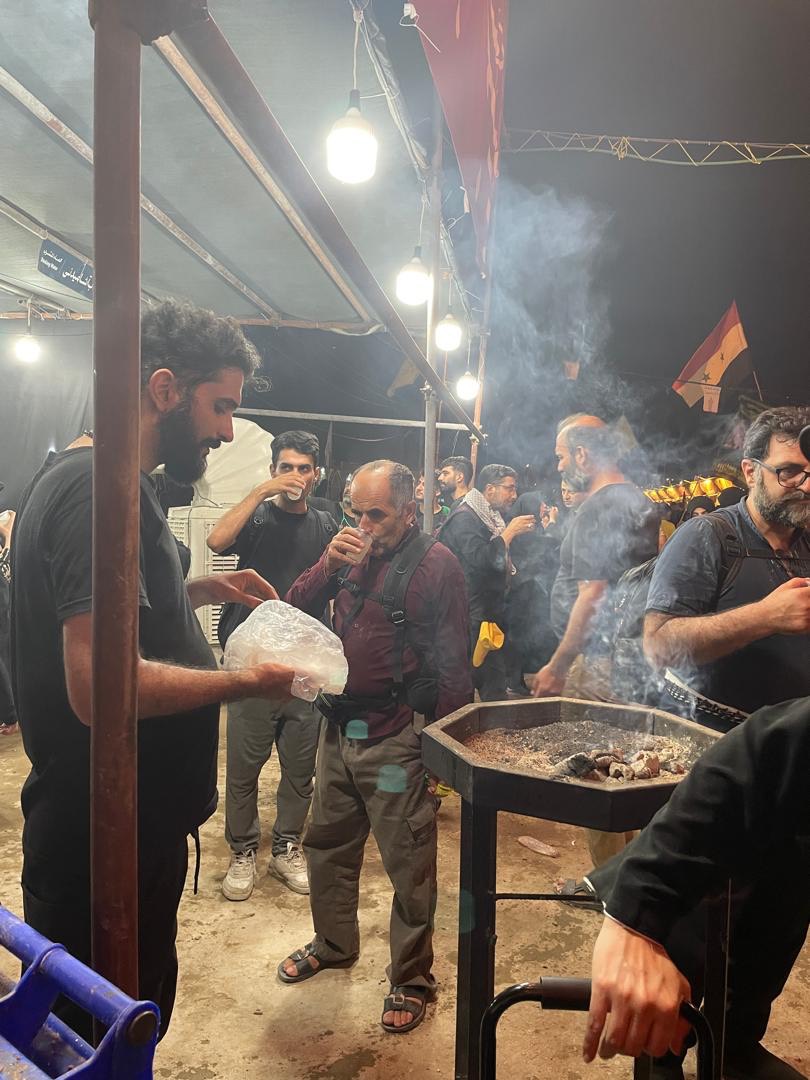 تولد یک نوزاد در مسیر زائران/ کودکان سهم ویژهای از پیادهروی دارند