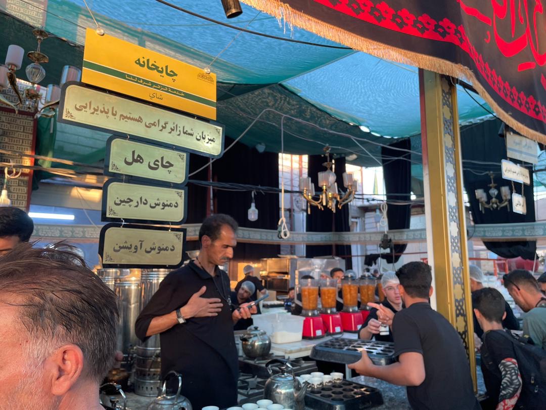 تولد یک نوزاد در مسیر زائران/ کودکان سهم ویژهای از پیادهروی دارند