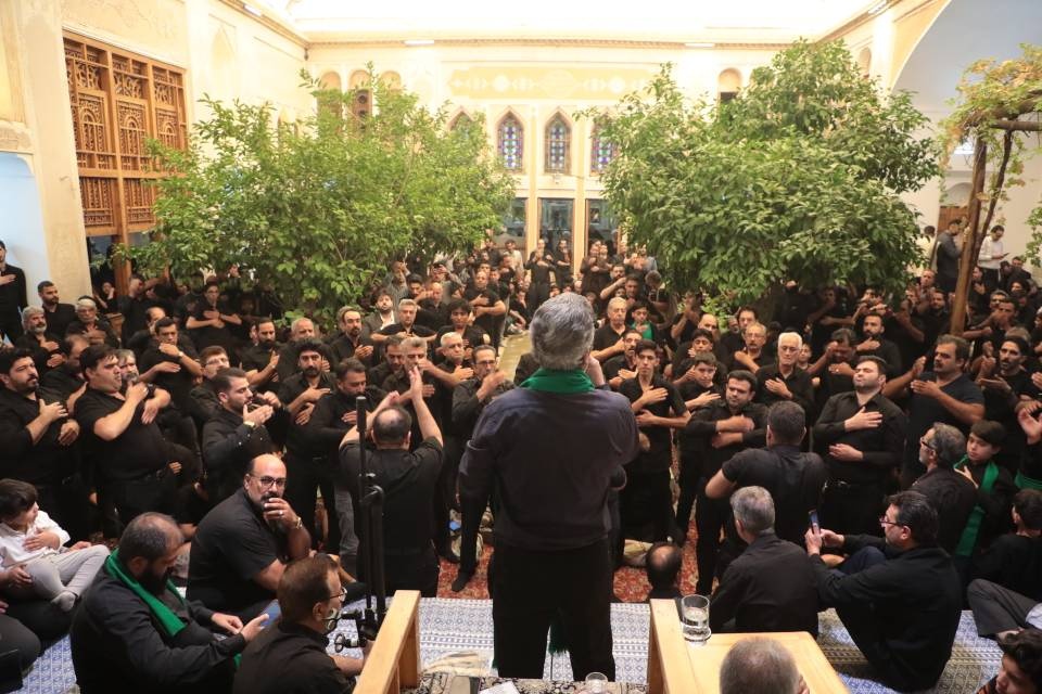 حضور وزیر میراثفرهنگی، گردشگری و صنایعدستی در مراسم عزاداری بیت شهید صدوقی