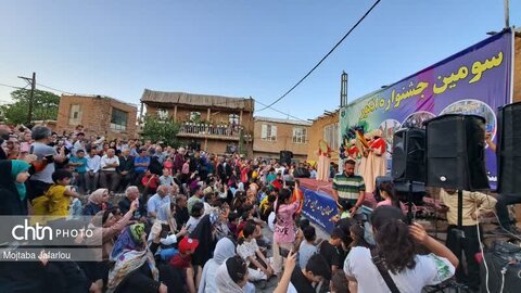 جشنواره انگور در روستای گردشگری درسجین ابهر گشایش یافت