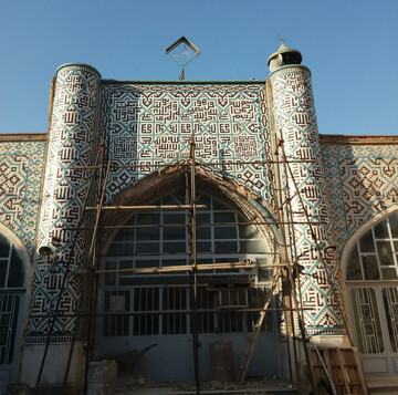 مرمت کاشی‌های مسجد تاریخی دروازه دزفول