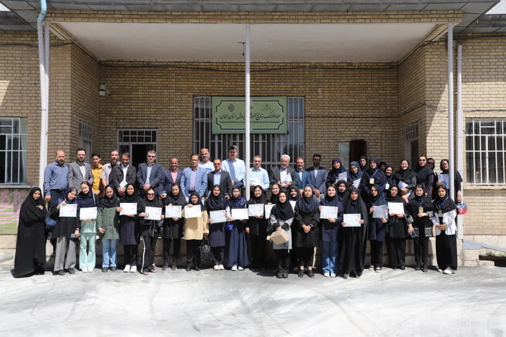 مراسم اهدای گواهی نامه اولین دوره مدرسه تابستانه موزه فرهنگ و تاریخ به دانش آموزان برگزار شد