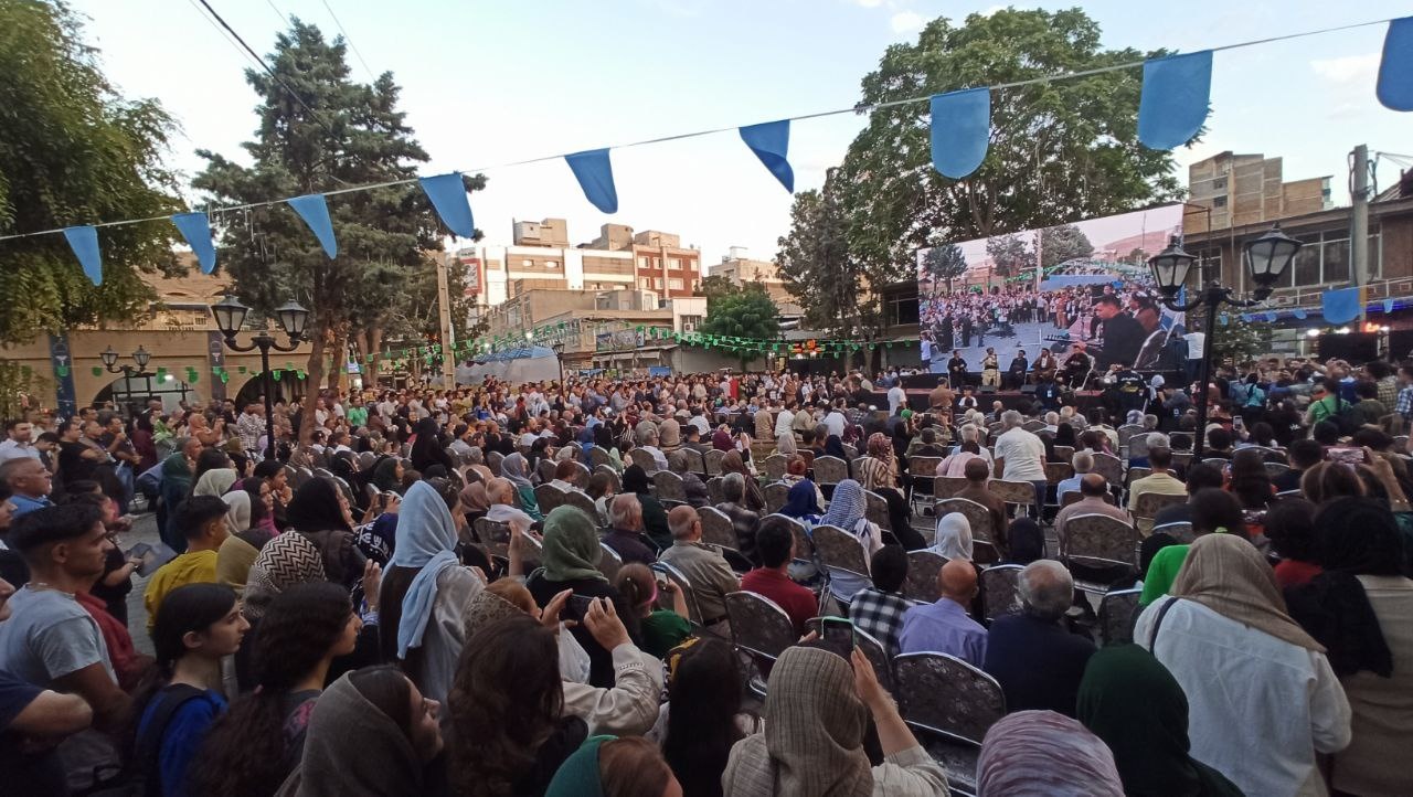 مردم در فضای باز فیلمهای «آسمان» را دیدند/ رونمایی از تیزر جشنواره