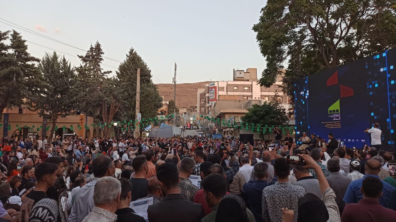 مردم در فضای باز فیلمهای «آسمان» را دیدند/ رونمایی از تیزر جشنواره