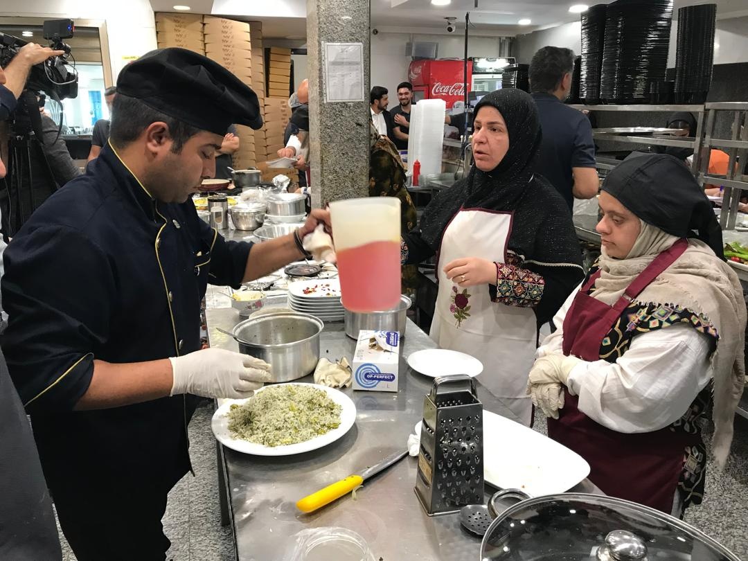 افراد دارای معلولیت میتوانند به معرفی آداب و رسوم غذاهای سنتی هر منطقه کمک کنند