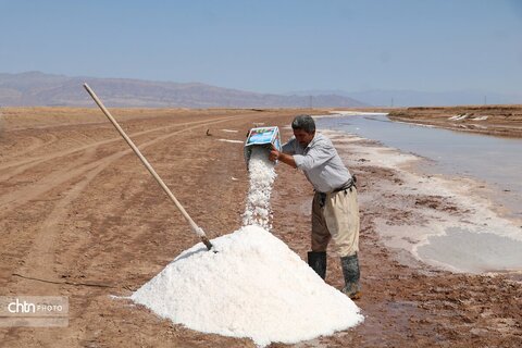 برداشت سنتی نمک از کال شور جاجرم