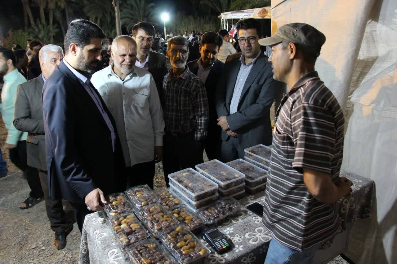 برگزاری دومین جشنواره تجربه‌محور برداشت خرما در روستای حاجی‌آباد زرین