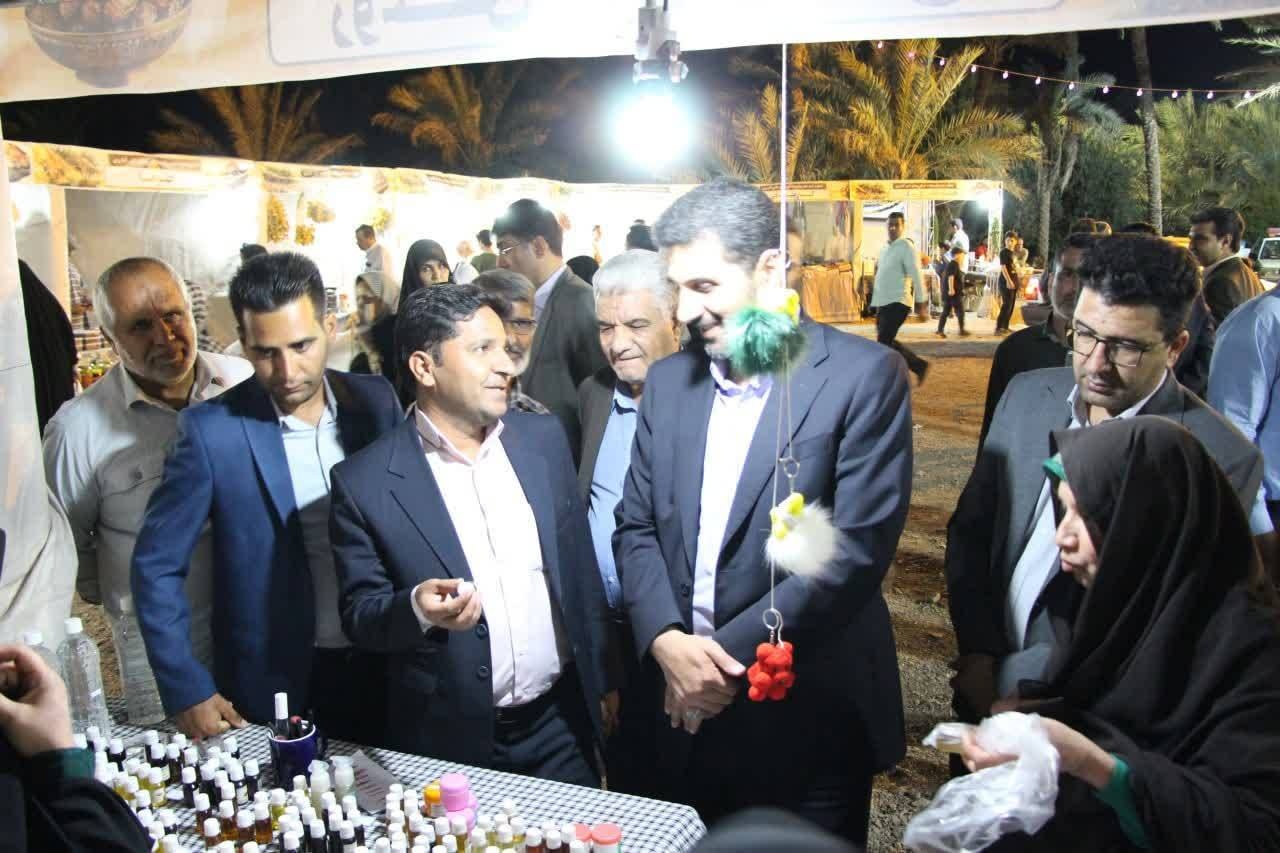 برگزاری دومین جشنواره تجربهمحور برداشت خرما در روستای حاجیآباد زرین