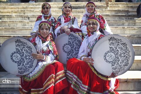 طنین نوای دف‌نوازان در منطقه نمونه ملی گردشگری بش قارداش بجنورد